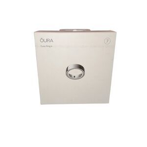 Oura Ring 4 - Silver on White Box